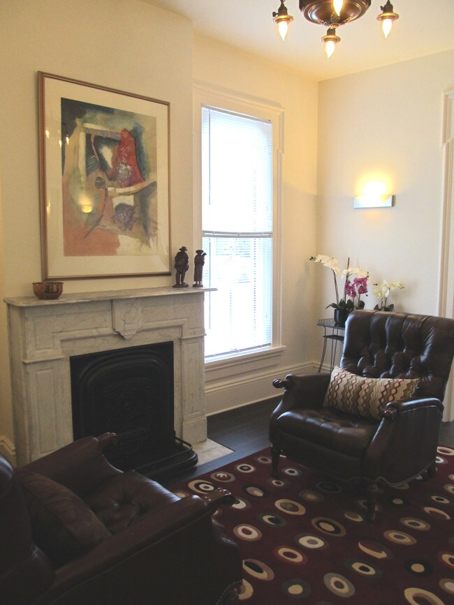 Back Parlor - 301 W 2nd St