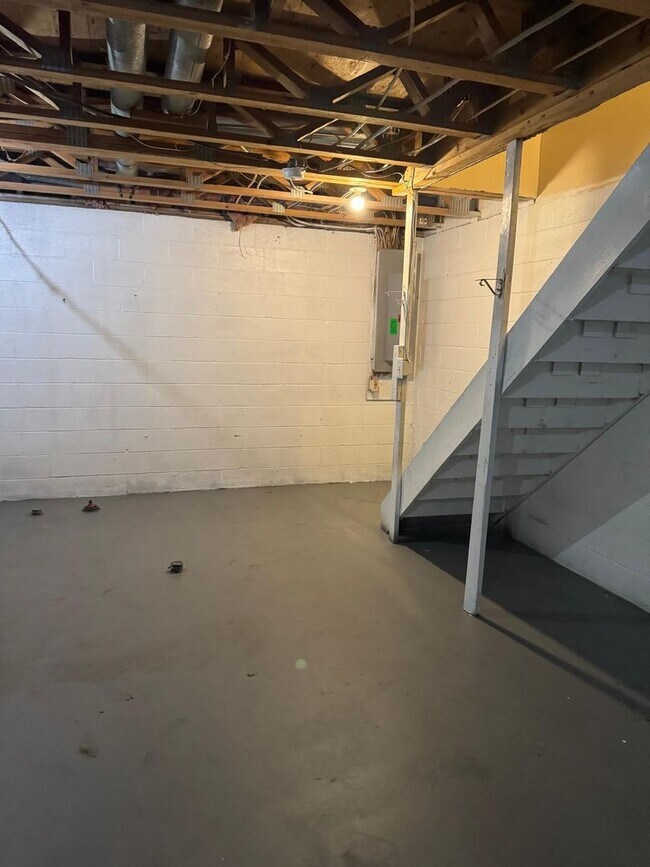 Building Photo - 4104 Fairhaven Ave