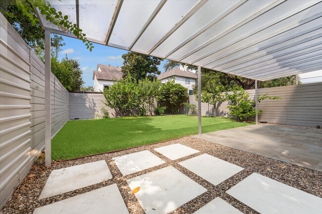 Building Photo - 1222 Marconi St