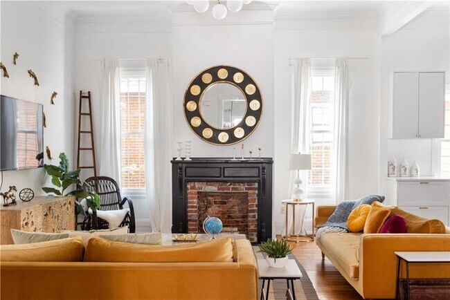 Building Photo - 383 Park Ave SE