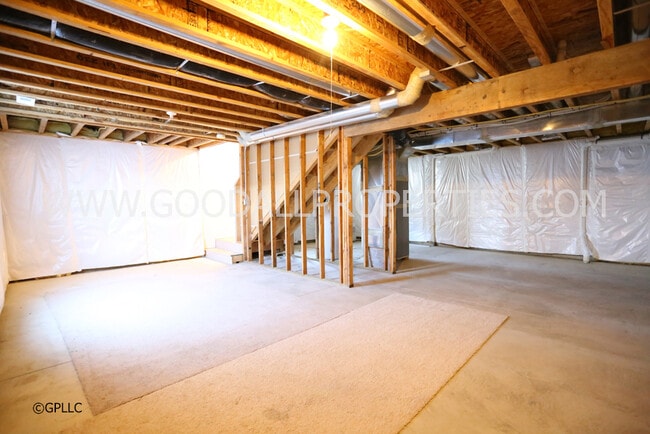Building Photo - 3-Bedroom Urbandale Home with Office & Attached 2-Car Garage