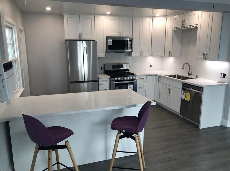 Building Photo - 10605 Ashton Ave