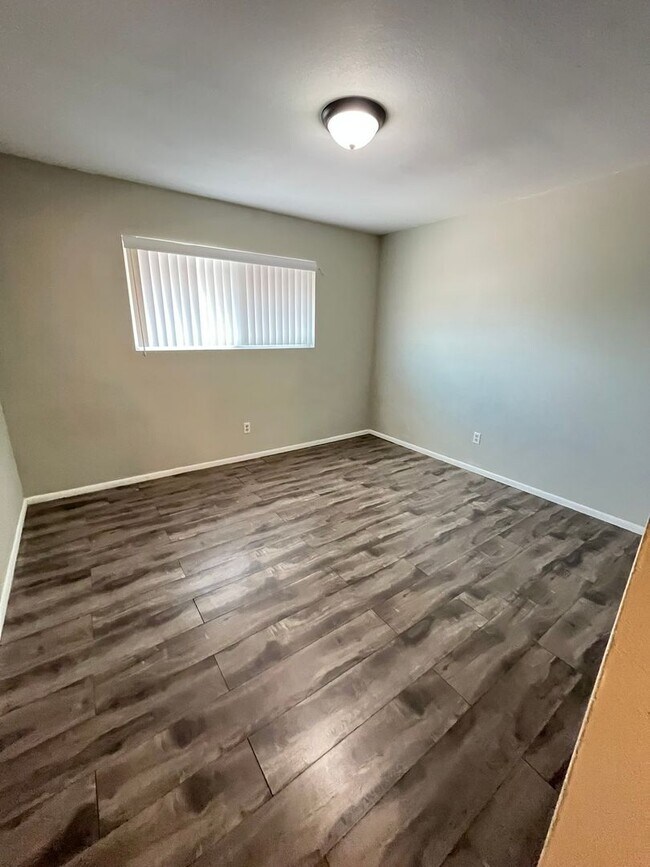 Building Photo - 90 Mariposa Dr