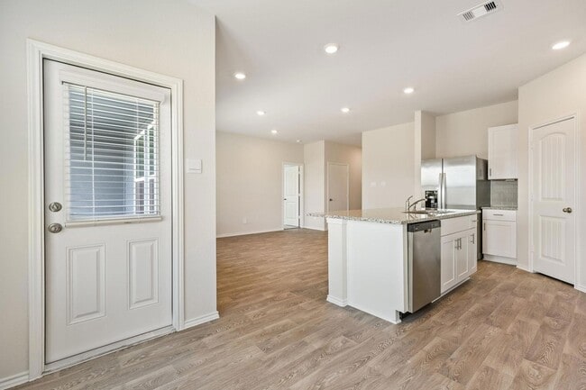 Building Photo - 1702 Miller Ter