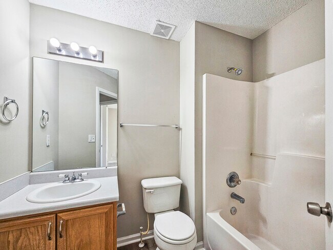 Building Photo - 3335 Waggoner Ln