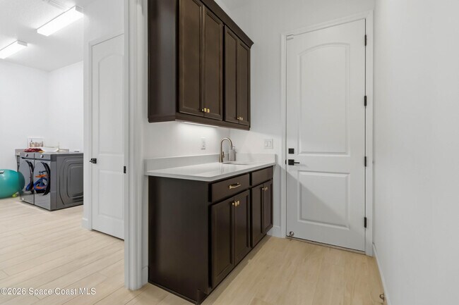 Building Photo - 3256 Kamin Dr