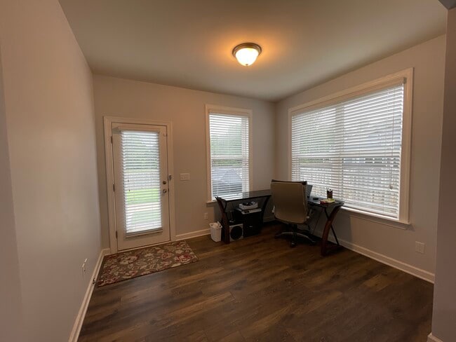 Building Photo - 1013 Travern Dr