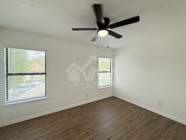 Building Photo - 817 Meadow Peak