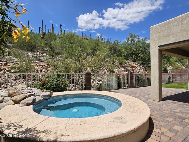 Building Photo - 4389 N Sunset Cliff Dr