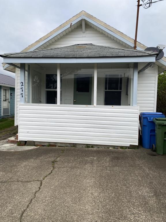 Primary Photo - 277 W 1st St