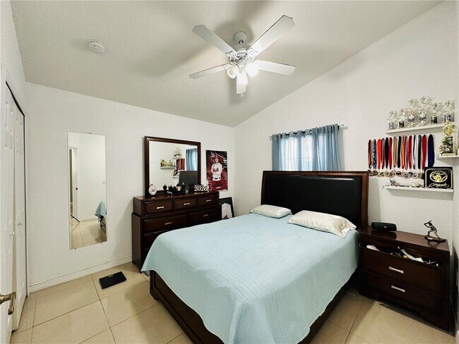 Building Photo - 8885 Palisades Beach Ave