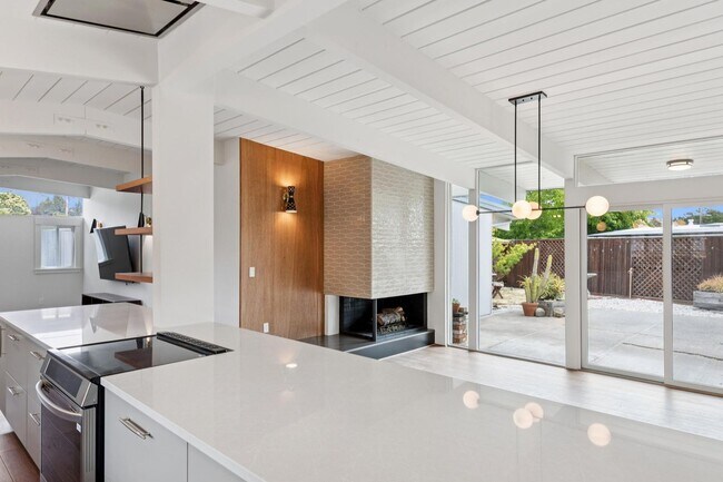 Building Photo - Eichler Mid-Century Home, Newly Renovated