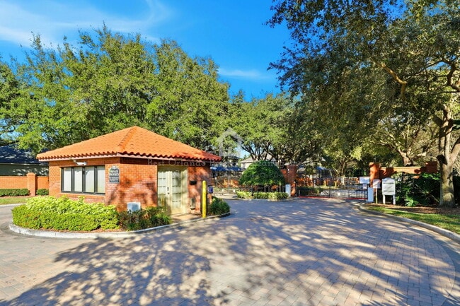 Building Photo - 705 Largovista Dr