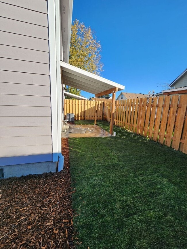 Building Photo - 6th Ave SE Duplex