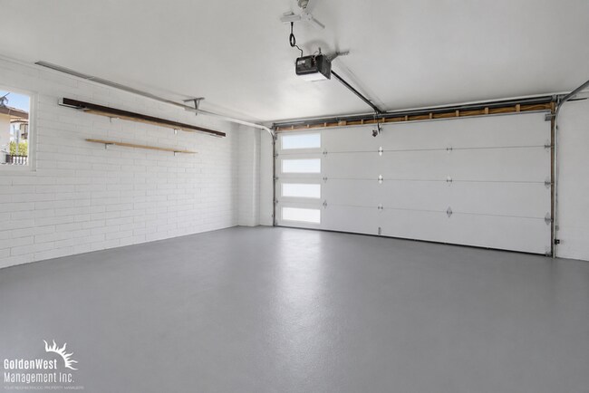 Building Photo - Stylishly Updated 3Bdm 2Ba Main Home in San Diego - MI Special!