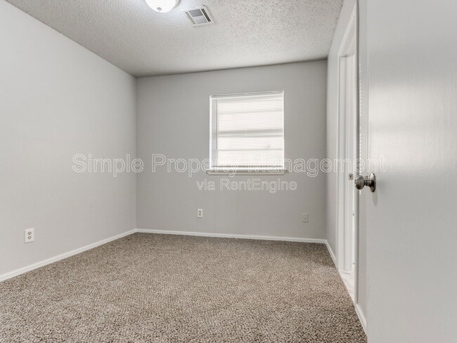 Building Photo - 8508 Candlewood Dr