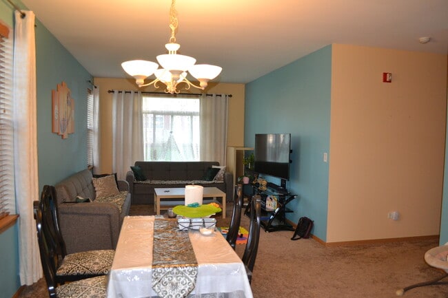 Building Photo - 929 Genesee Dr