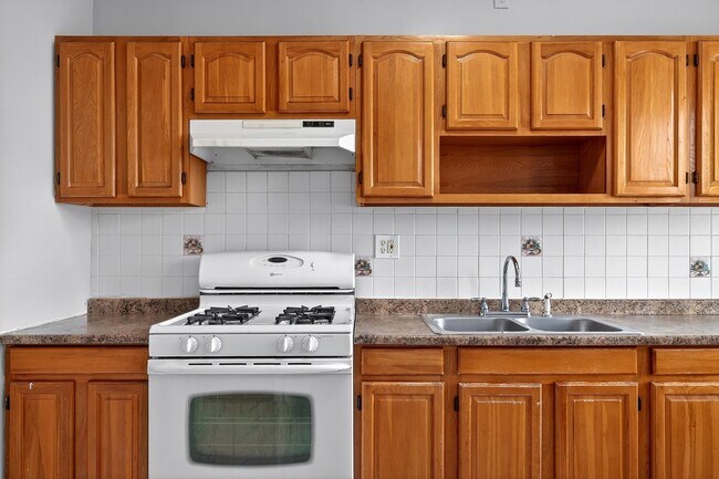 Building Photo - 281 Fulton Ave