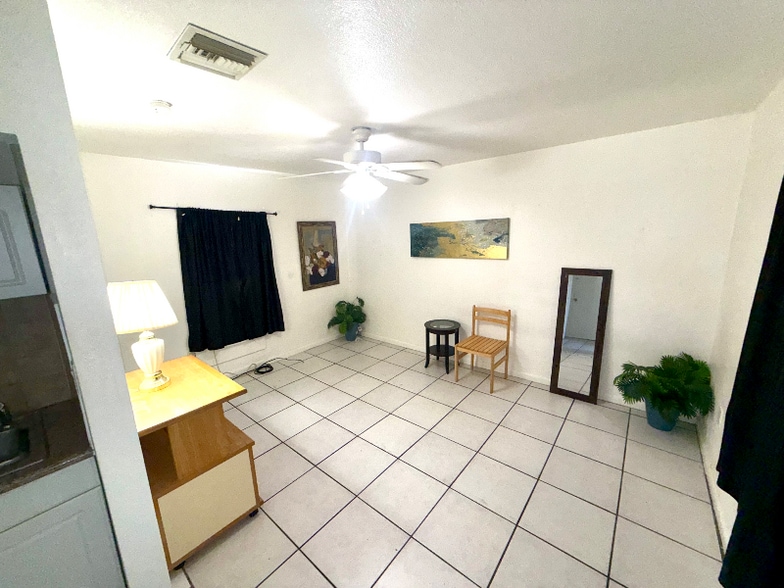 Building Photo - 720 NE 11th Ave