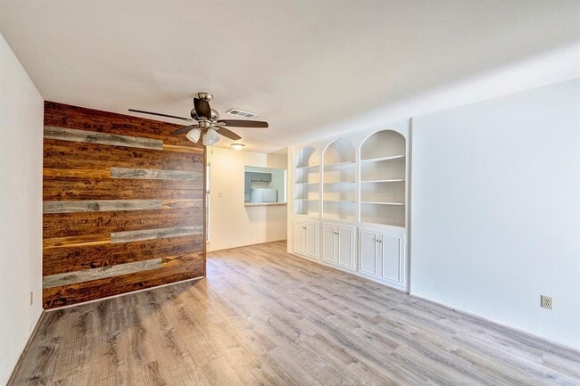 Building Photo - 13012 Trail Hollow Dr