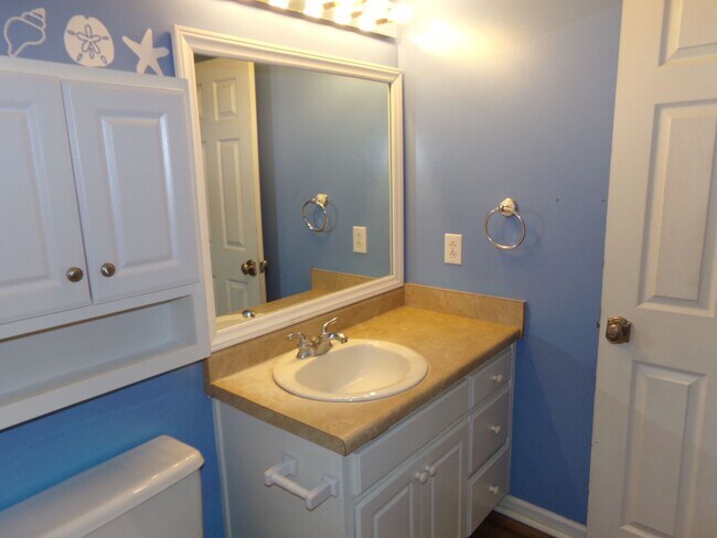 Building Photo - Beautiful 2 story home located on a cul-de-sac