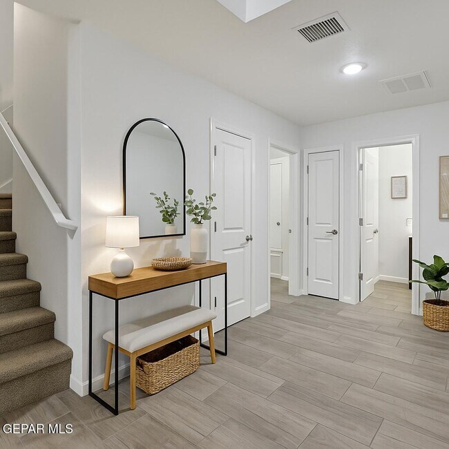 Building Photo - 4016 Camelot Heights Dr