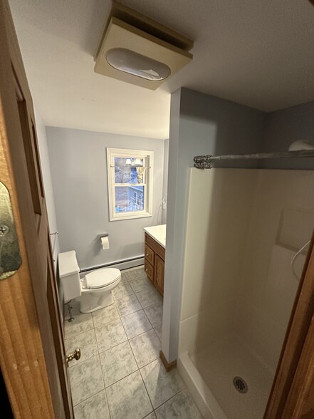 Building Photo - 6 Oakwood Ln