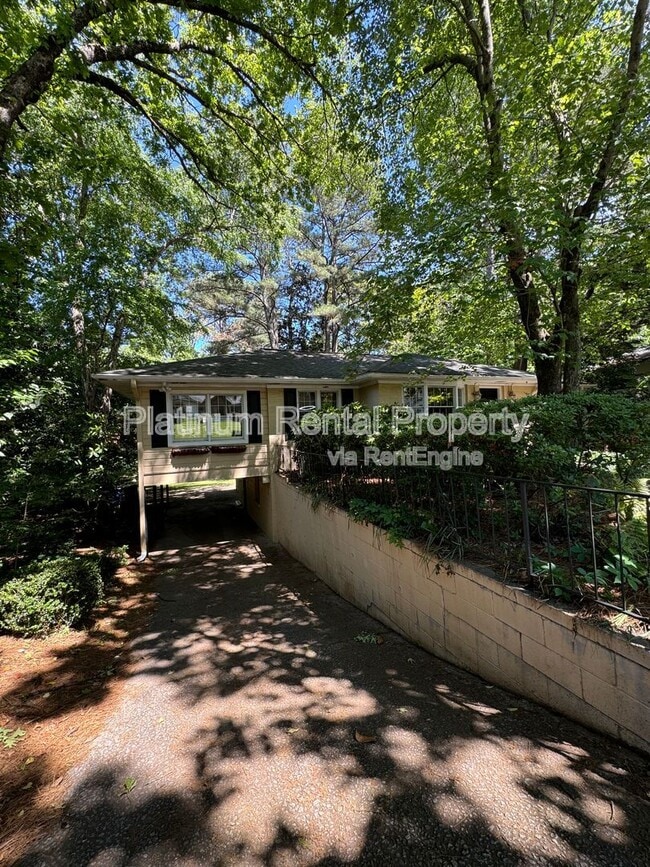 Building Photo - 383 Springdale Dr NE