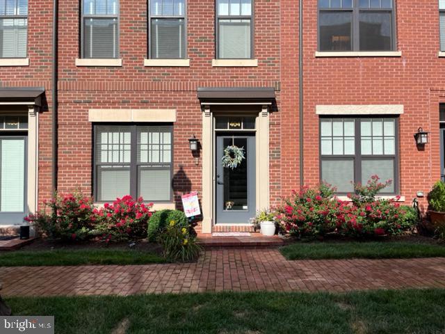 Building Photo - 404 Ironsides Square SE