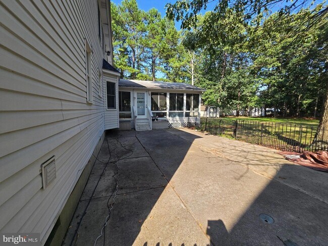 Building Photo - 1 Radcliff Ct