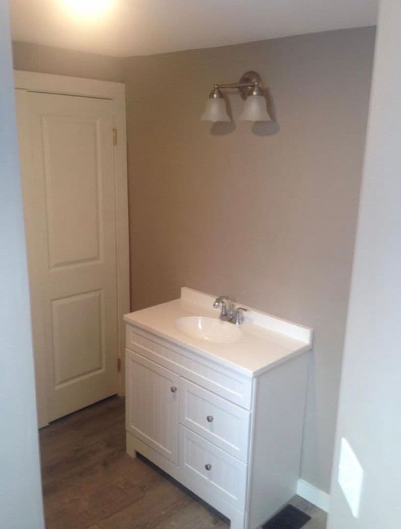 Building Photo - 257 S Main St