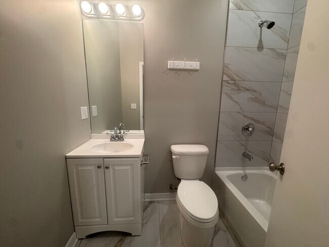 Building Photo - 4007 W School St