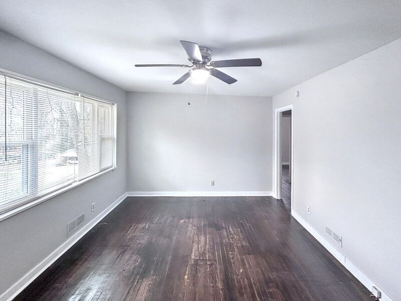 Building Photo - 9877 Redcliff Rd
