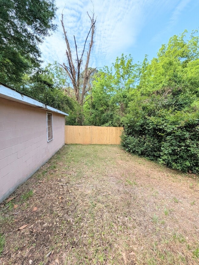 Building Photo - 1332 Akridge St NW