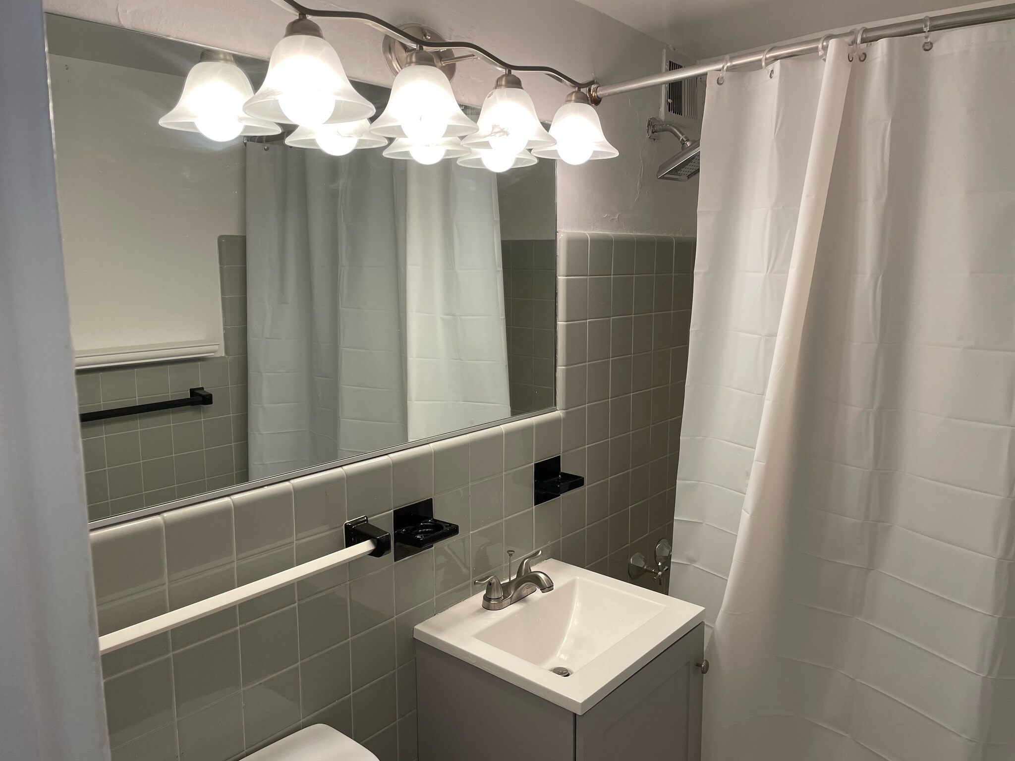 Building Photo - 2101 Chestnut St