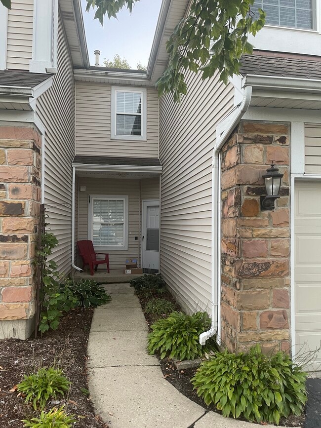Building Photo - 942 Mesa Dr
