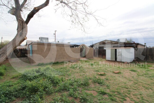Building Photo - 1019 N Catalina Ave