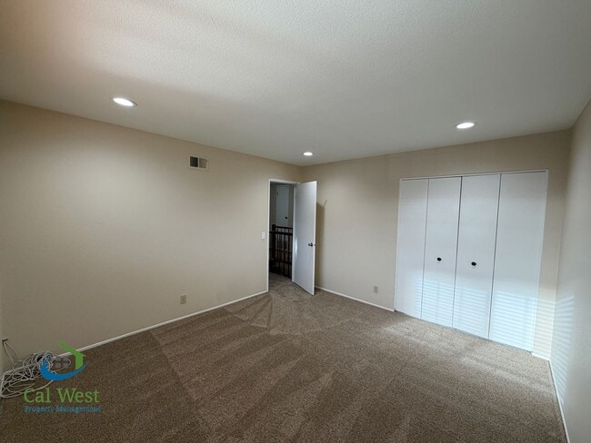 Building Photo - $5295 - Beautiful and Well Maintained South Gilroy Home w/ Salt Water Pool!!