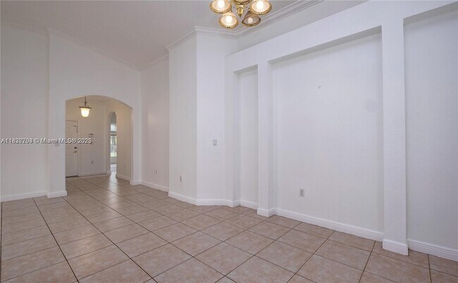 Building Photo - 4949 SW 134th Ave