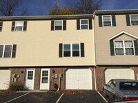 Building Photo - 3 Bed 2 Bath Townhouse in Manchester