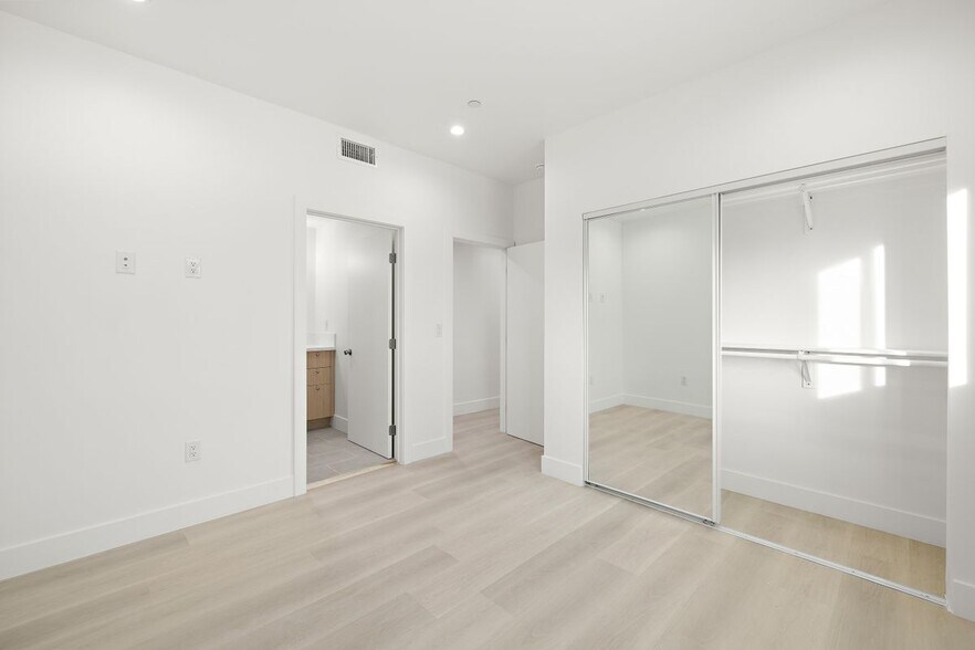 Building Photo - 5649 Case Ave