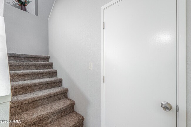 Building Photo - 6550 N 47th Ave