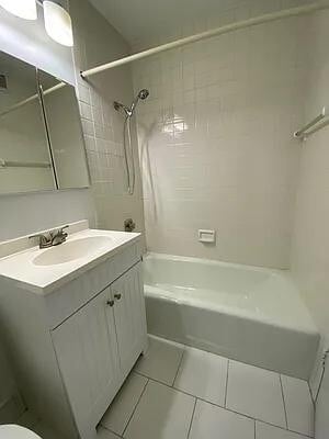 Building Photo - 347 W 57th St