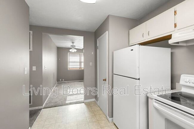 Building Photo - 348 S 5th St