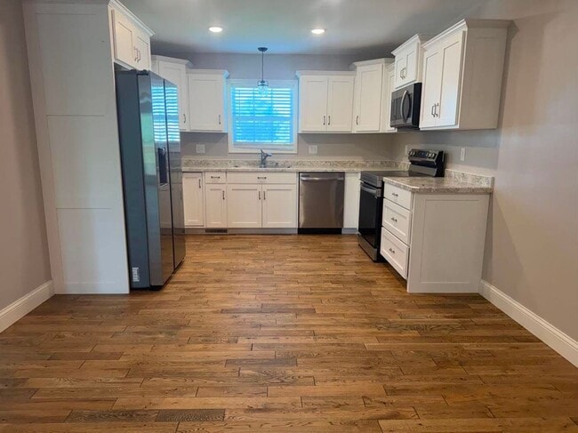 Building Photo - Beautiful Duplex in Jackson