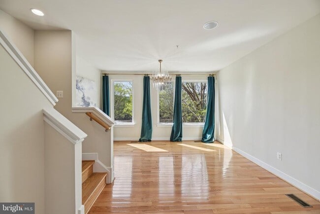 Building Photo - 5627 45th Ave