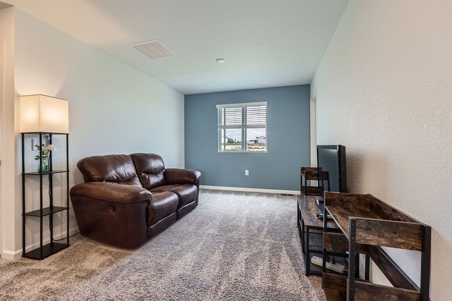 Building Photo - 42830 Ivydale St