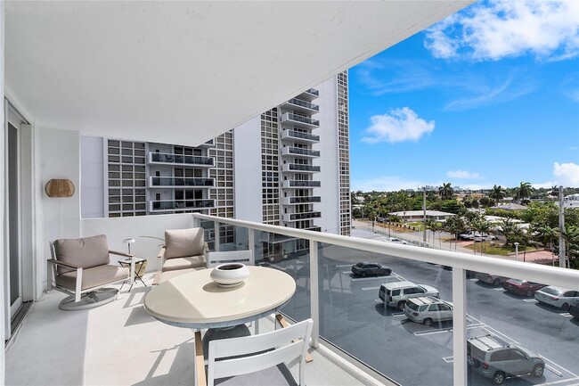 Building Photo - 2715 N Ocean Blvd