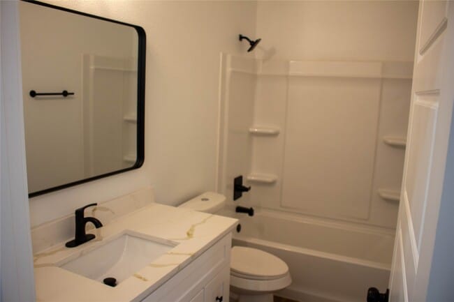 Building Photo - 106 Runnels St