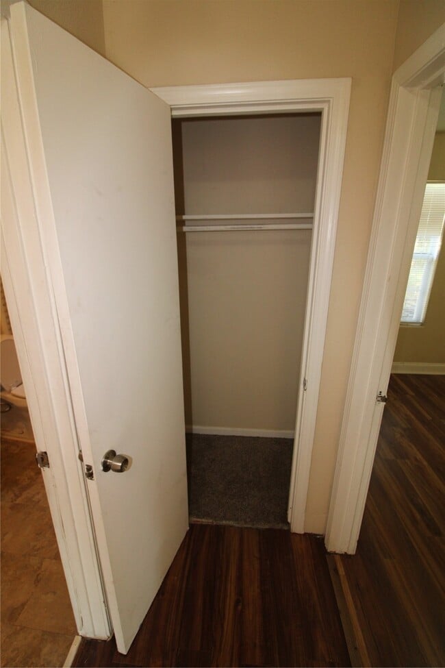 Building Photo - 10601 Murr Way